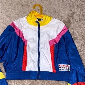 Cropped windbreaker